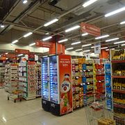ミラフローレスの大型スーパーマーケット