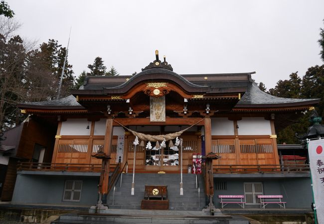 大きな鳥居のある神社