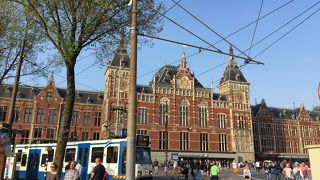 空港から電車で移動しました。