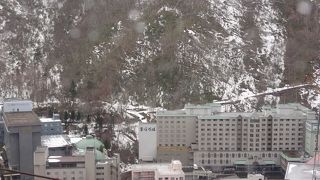 温泉街を一望できます。