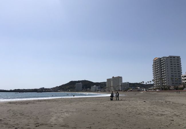 子どもたちと海岸で遊びました