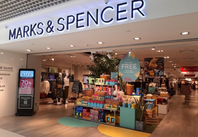 イギリス発のマークス＆スペンサー（M&S)は、ファッションと食品のお店