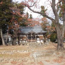 祢津健事神社・境内