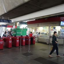 自動改札と窓口