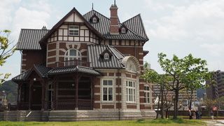 レンガ造りの建物