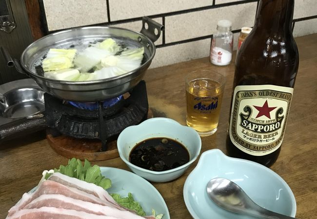 ひとり鍋専門店、西成のなべやで豚しゃぶを
