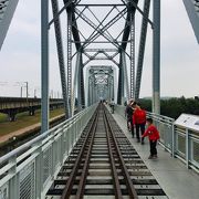 台鉄「九曲堂」駅からのんびり歩いて２０分ほどでした。高屏渓旧鉄橋の天空歩道はお勧めです。