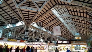 生鮮品からお土産用まで種類豊富な品ぞろえが楽しい