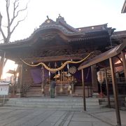 鎌倉時代から続く神社ですが、現在の拝殿は１９３５年創建
