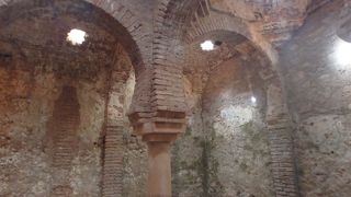 約７００年前に造られたアラブ式公衆浴場の跡