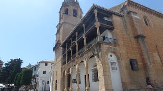 鐘楼の上の展望台からロンダの旧市街地周辺が眺められます。