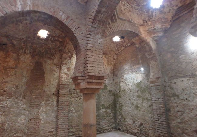 約７００年前に造られたアラブ式公衆浴場の跡