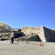 この裏側が工事中で前田の紋が見れませんでした