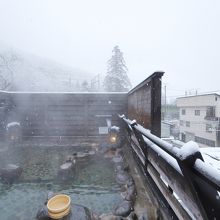 翌朝の天空露天風呂は、雪景色！
