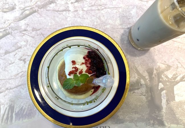 明るい雰囲気のレストラン