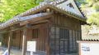 三の丸尚蔵館のすぐ先