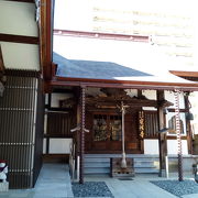 南浦和駅前にあるお寺。