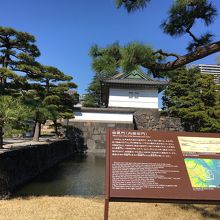 桔梗門と案内板