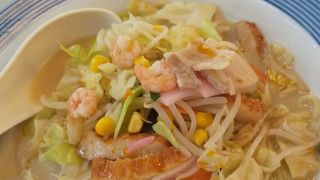 4-5件の飲食店が入ってます