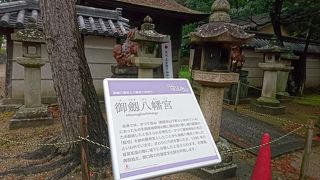 小さな八幡宮ですが、寄進多数