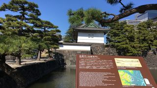 外桜田門に対する内桜田門