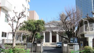 東京都選定歴史建造物にもなっている立派な聖堂があります
