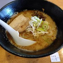 節系ライト豚骨....朝からでも楽しめる豚骨スープ