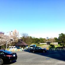 内堀通りから望む