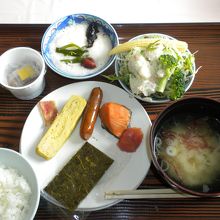 朝食はバイキング