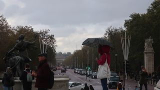 宮殿への並木道