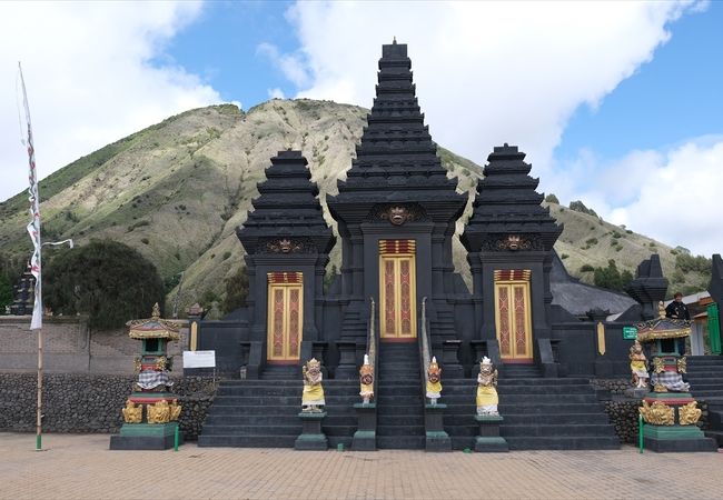 ブロモ山のテンゲル・カルデラ内にあるヒンズー教寺院