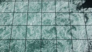 渦潮が真下に見える