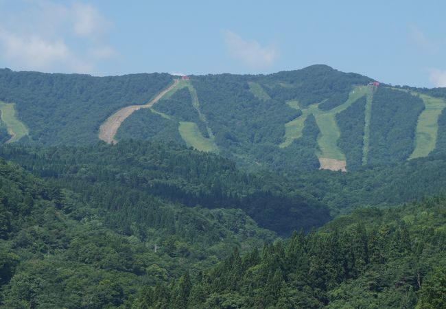 一段高い山の頂上付近