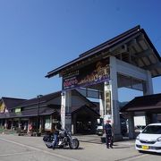 見どころは花輪ばやしの山車の展示場