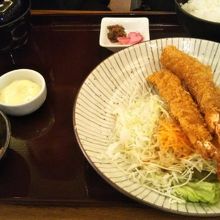 レストラン（エビフライ定食）