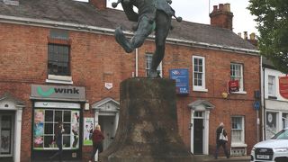 「シェイクスピアの生家」の近く