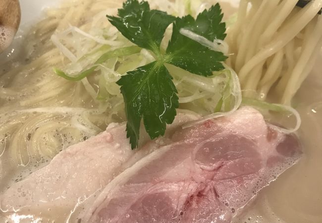 鶏と貝出汁の美味しいスープ