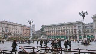 「ドゥオーモ広場」　イタリア　ミラノ