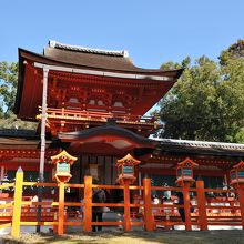 空に映える朱塗り