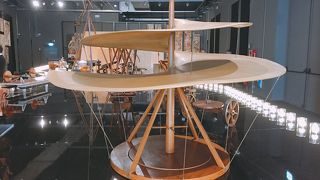 「月の石」も展示　「レオナルド　ダ　ヴィンチ　記念国立科学技術博物館」