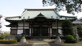 立派な山門と仁王像、そして三重塔