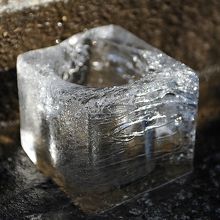 参道に残っていた氷献灯