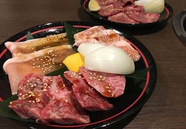 立派なレストランでした、郷土料理と郷土雰囲気を堪能できました