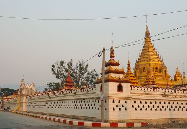 ニャウンシェ最古の仏塔寺院：Yadana Man Aung Pagoda