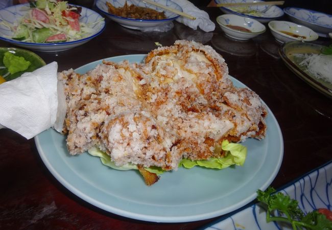 迫力ある山賊焼きが食べれます。