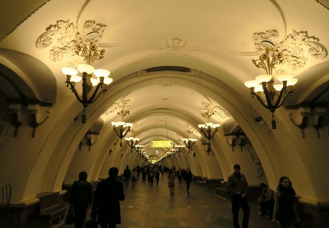 アレクサンドロフスキー サド駅