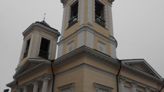 パステルイエローの可愛い教会☆