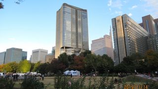 日比谷公園の真ん中にある