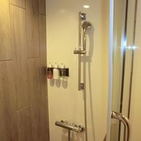 大浴場があるので、客室はシャワーのみです。