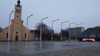 タリン旧市街の南側にあるイエローの教会